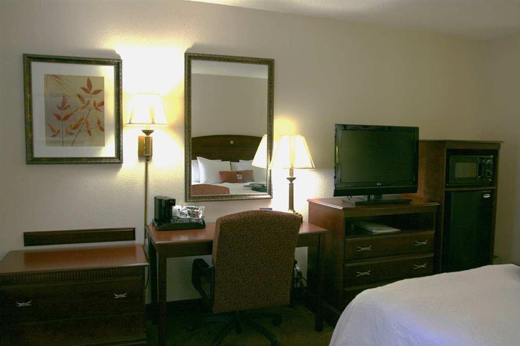 Hampton Inn Далтън Стая снимка